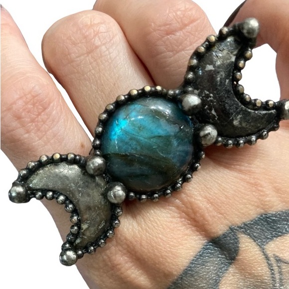 Natural blue iridescent labradorite gemstone triple moon adjustable ring - Picture 2 of 15